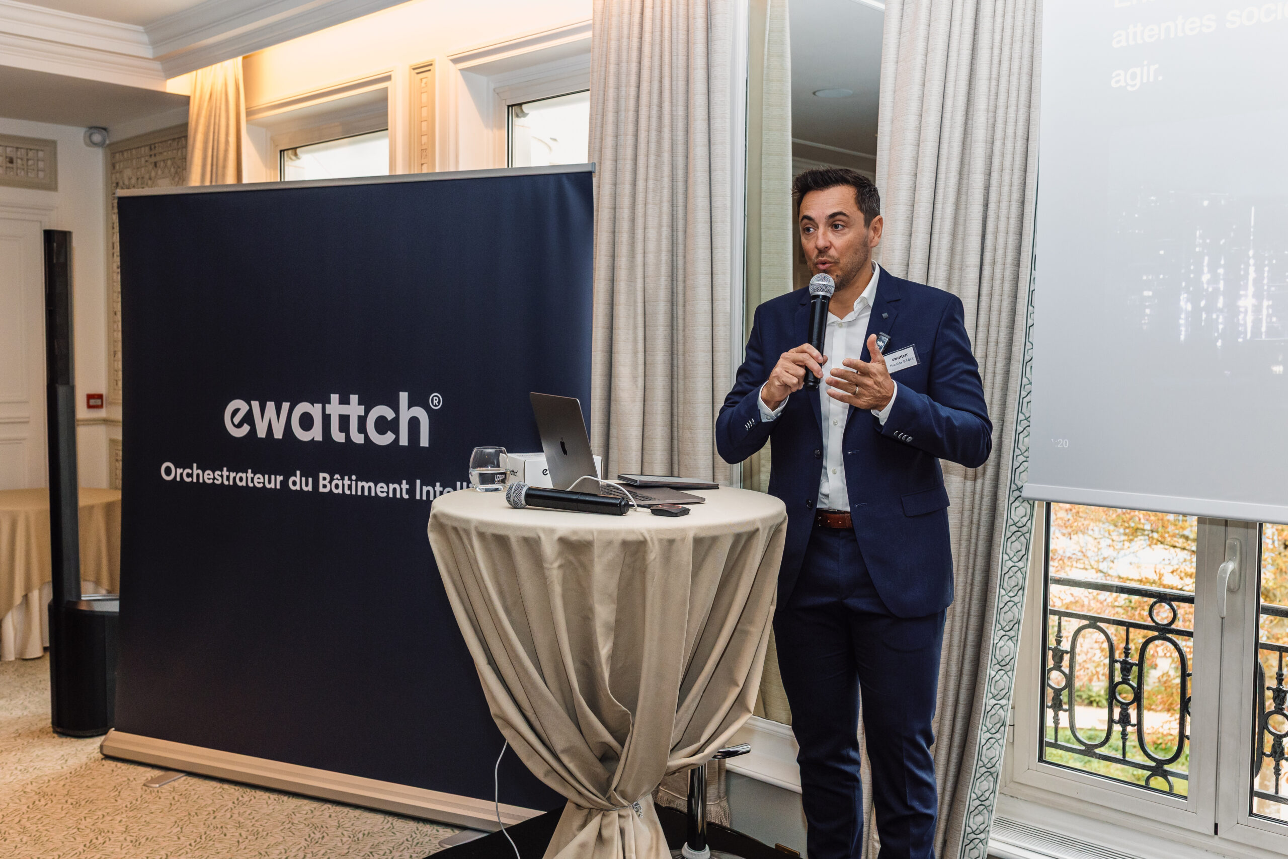 Nicolas BABEL, CEO d'Ewattch, prenant la parole autour de la GTB et notre solution hybride lors de l'événement Ewattch 2025