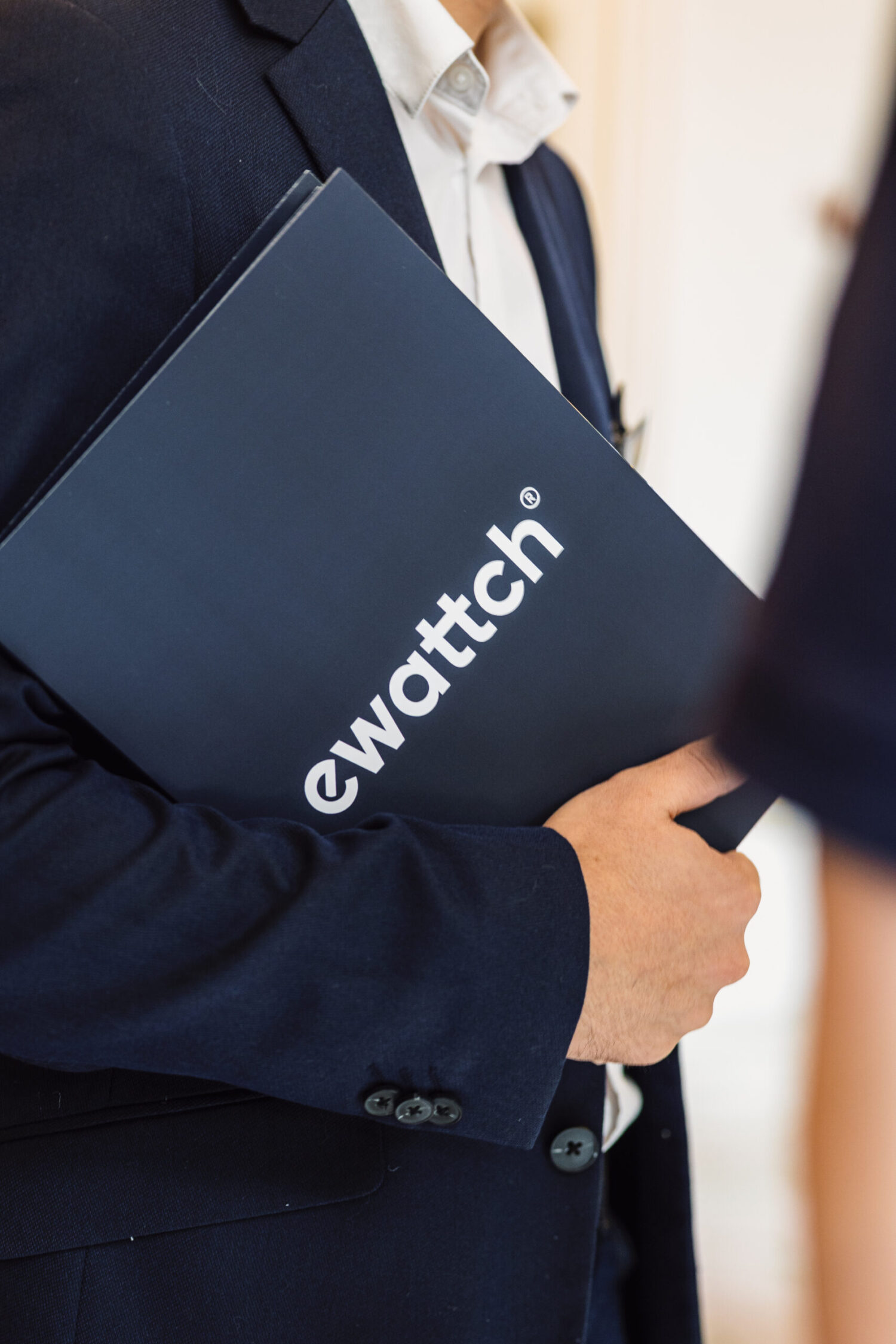 An Ewattch employee holding a file during a conversation with a hotelier.