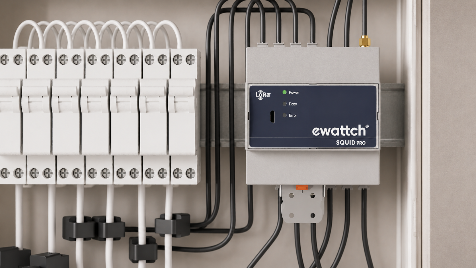 Module Ewattch Squid Pro installé dans un tableau électrique pour le sous-comptage énergétique en temps réel.