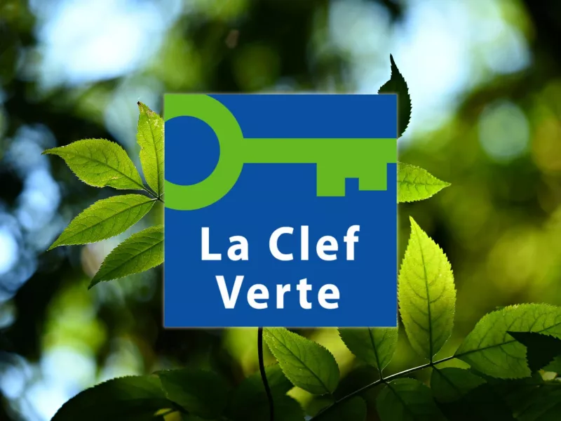 Logo du label Clef Verte, référence du tourisme durable, utilisé par de nombreux hôtels engagés dans une démarche de réduction de leur impact environnemental.